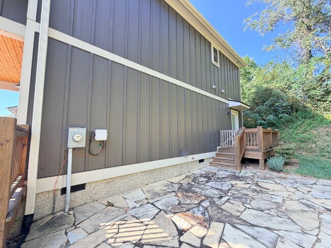 Building Photo - 2 Bed/2.5 Bath Home for Rent in Weaverville, NC