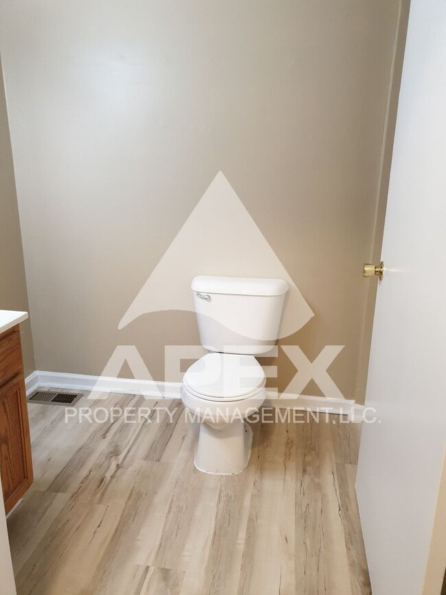 Building Photo - MOVE-IN SPECIAL,NO RENT TIL APRIL 1ST! - NICE 3 Bd | 2 Ba Top Floor Condo in West Knoxville!