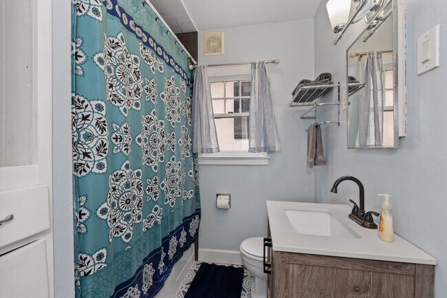 Building Photo - 1411 W Fort St