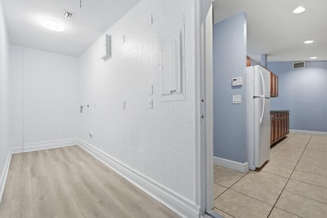 Building Photo - 1029 Staghorn St