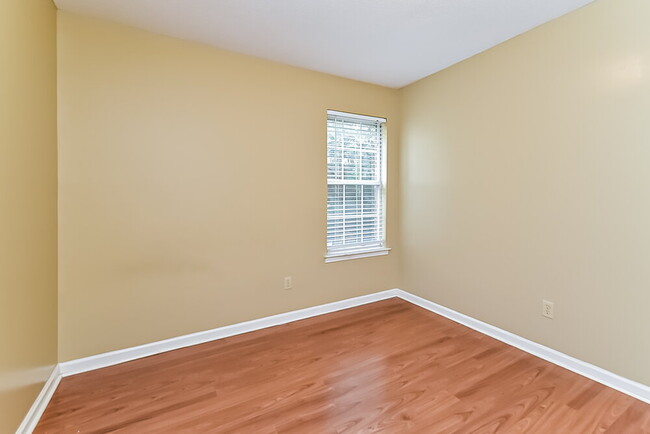 Building Photo - 1653 Dexter Ln