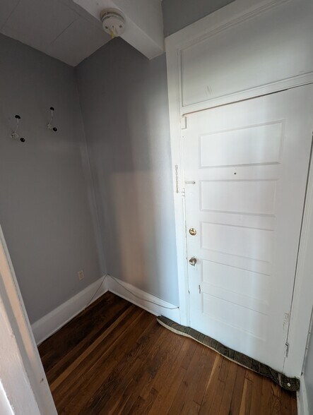 Entryway - 3404 Baltimore Ave