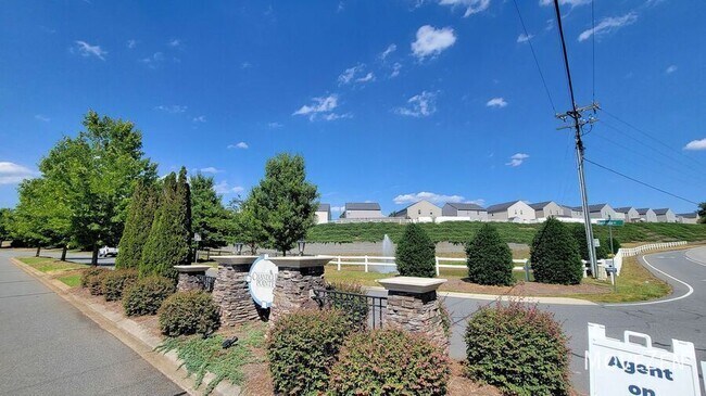 Building Photo - 6801 Capstone Ct