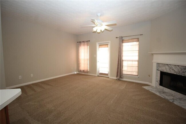Building Photo - 948 Tree Creek Blvd