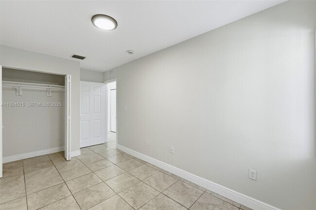 Building Photo - 1977 NW 5th Pl