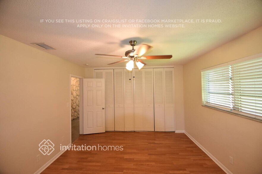 Building Photo - 1612 W River Dr