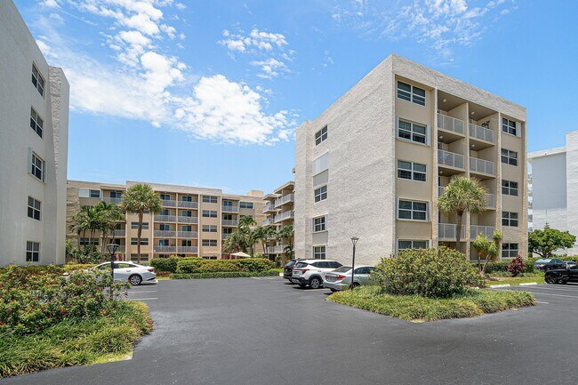 Building Photo - 2929 S Ocean Blvd