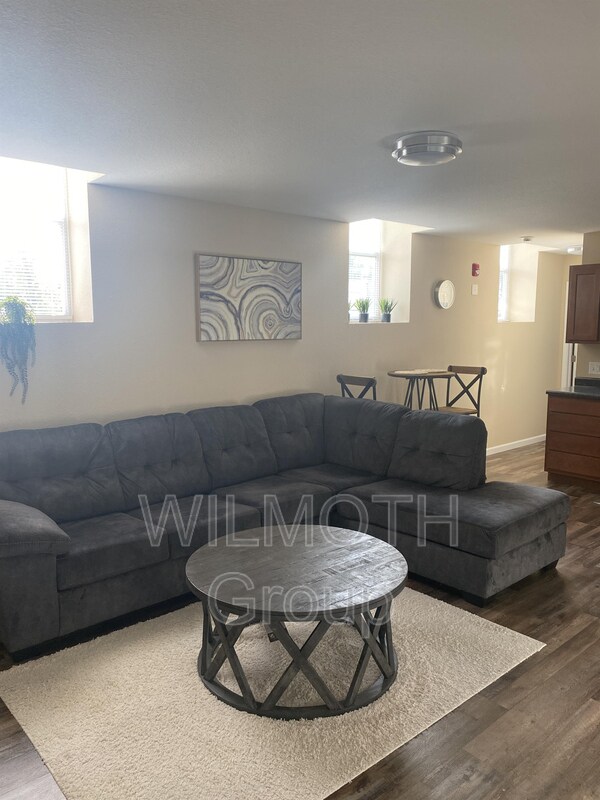 Building Photo - 1125 S Walnut St