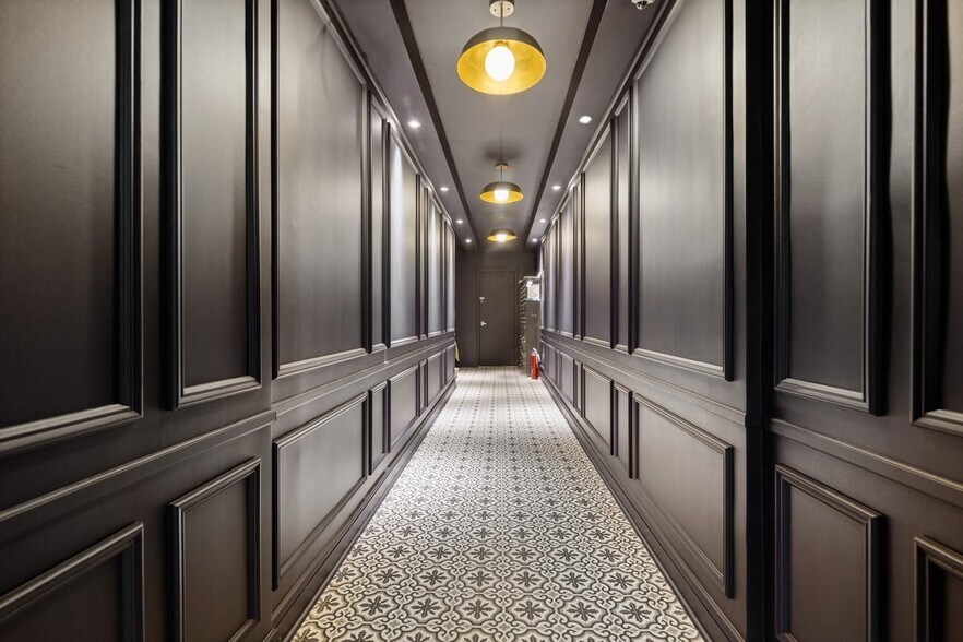 Building Photo - 59 Thompson St