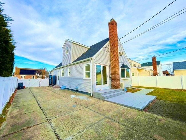 Building Photo - 278 Devonshire Dr