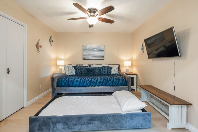 Building Photo - 3460 Carlsbad Blvd