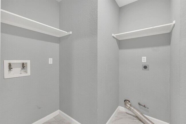 Building Photo - 6923 Creek Village Dr