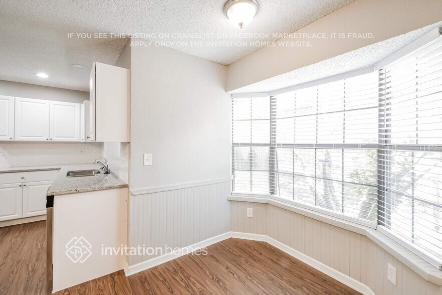 Building Photo - 5221 Hollow Bend Ln