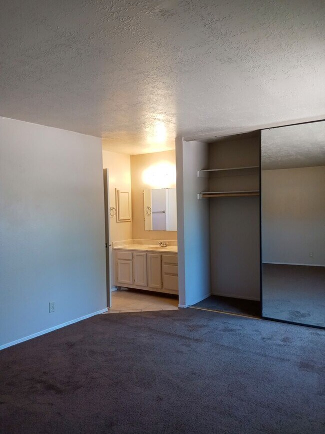 Building Photo - AFFORDABLE!!!