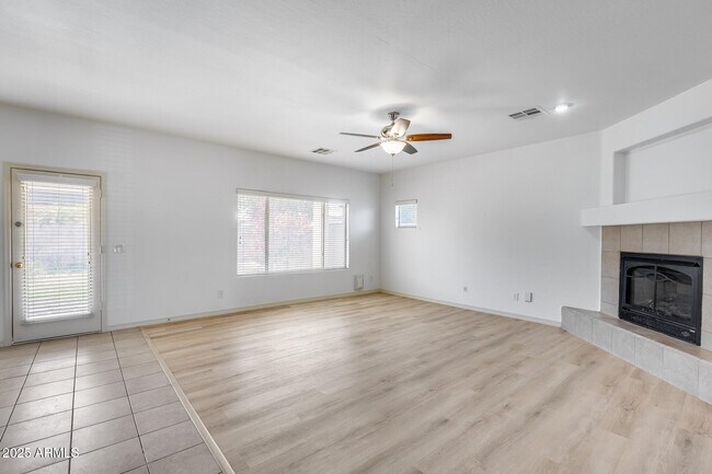 Building Photo - 17435 W Saguaro Ln