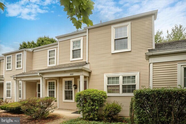 Primary Photo - 802 Cambridge Ct