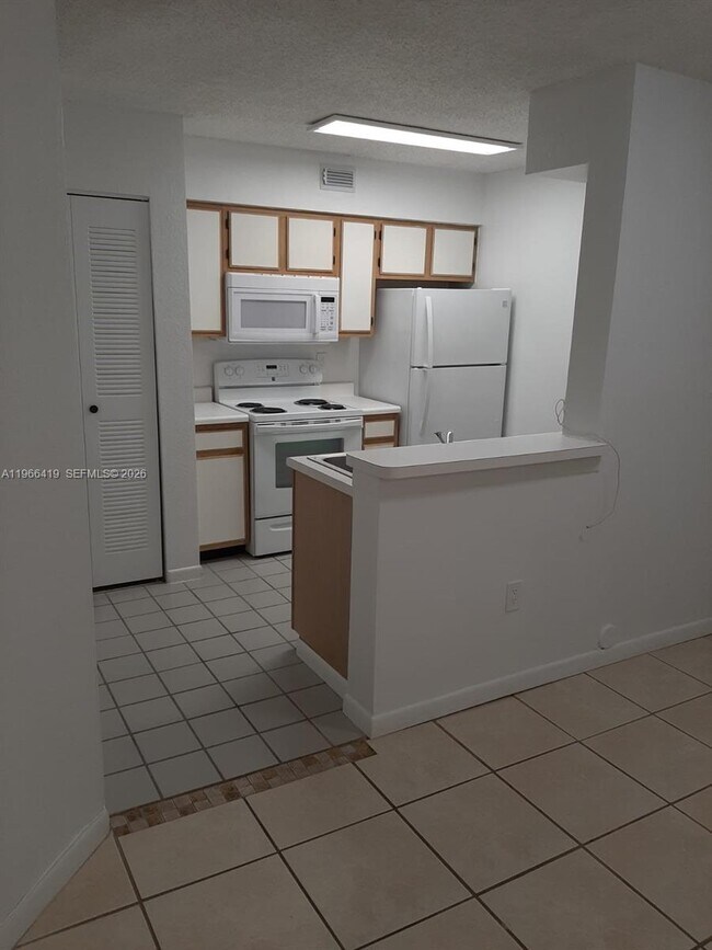 Building Photo - 2850 N Oakland Forest Dr