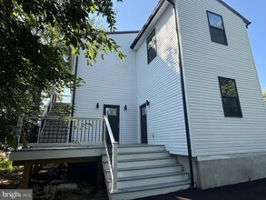 Building Photo - 132 Yale Ave