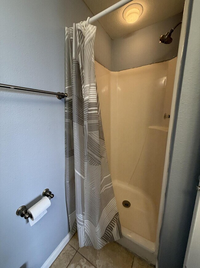 Building Photo - "Spacious 2-Bed, 2-Bath Condo Retreat in the Heart of Orlando!"