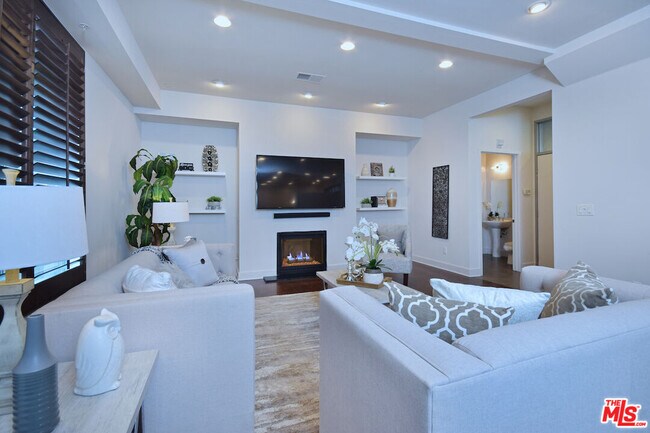 Building Photo - 11815 Laurelwood Dr