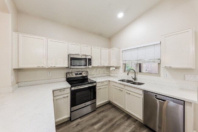 Building Photo - 2723 S 156th Dr