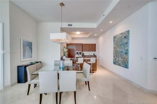 Building Photo - 15811 Collins Ave