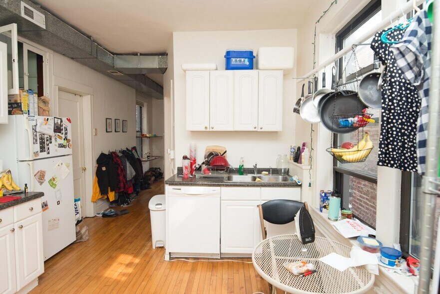 Building Photo - 1722 W Fletcher St