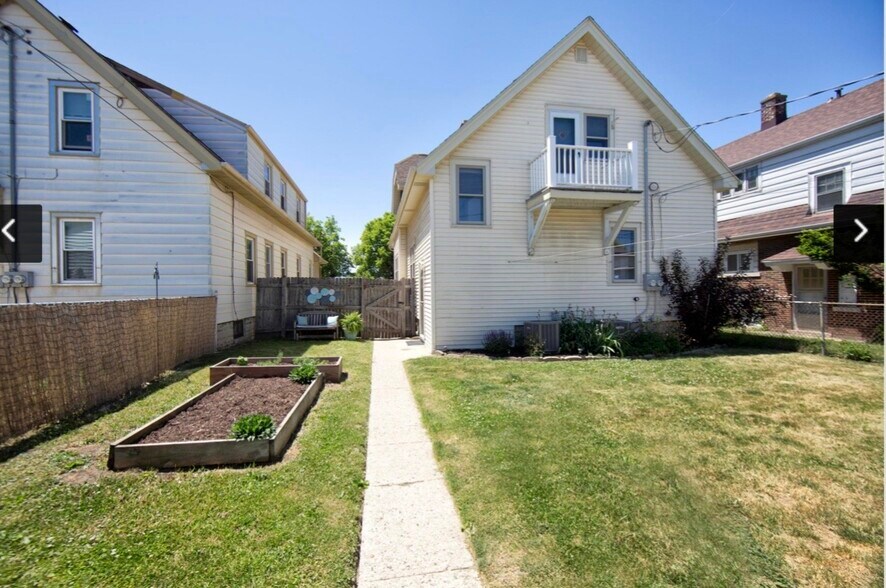 Building Photo - 938 S 77th St