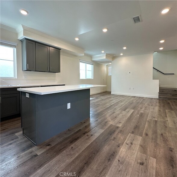 Building Photo - 14019 Vanowen St