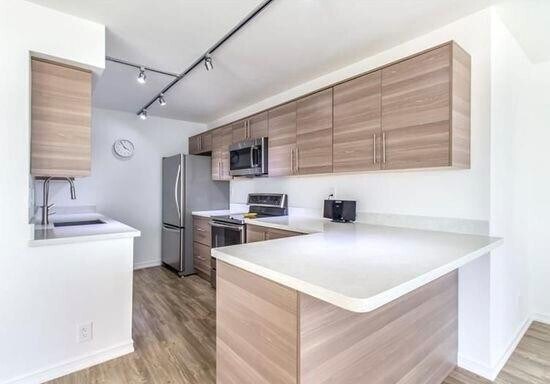 Building Photo - 720 Bayshore Dr