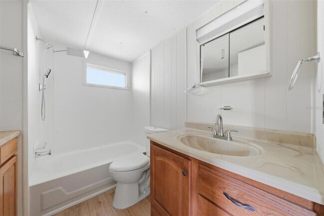 Building Photo - 1096 Navajo Dr