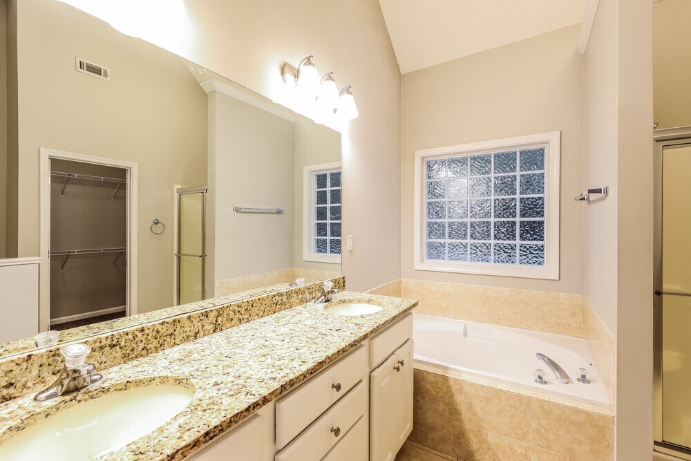 Building Photo - 329 Westhill Dr