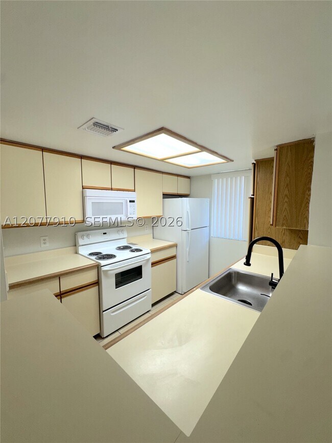 Building Photo - 3280 Coral Lake Ln