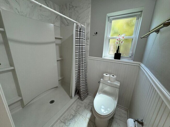 Building Photo - Pensacola - Inverness - 3 bedroom, 2 bathroom
