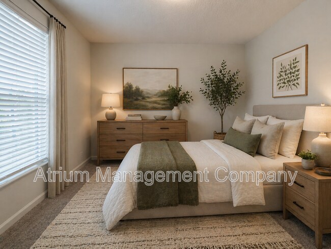 Building Photo - 327 Macarthur St