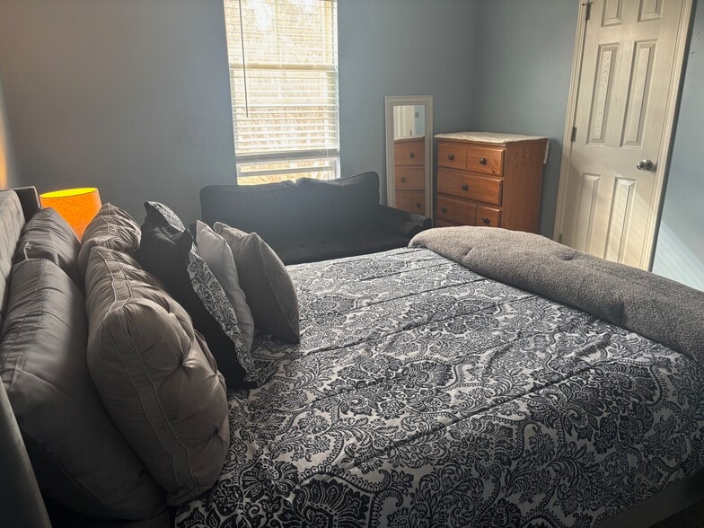 Bedroom 2 - 1207 Summerfield Ln E