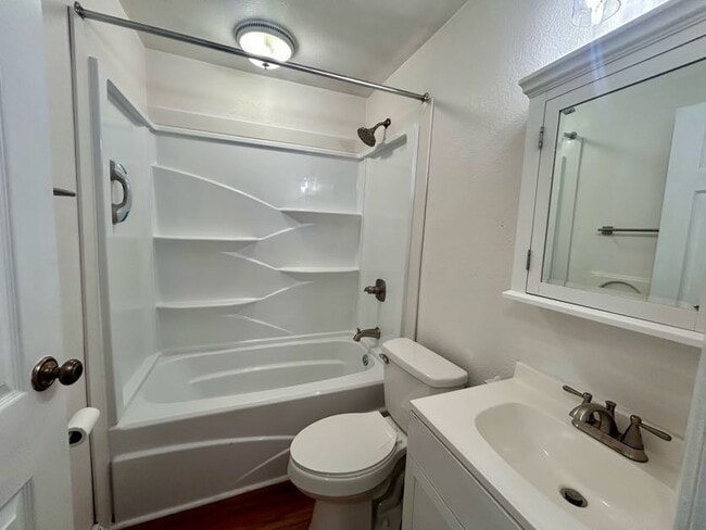 Building Photo - 5148 Fullerton Dr