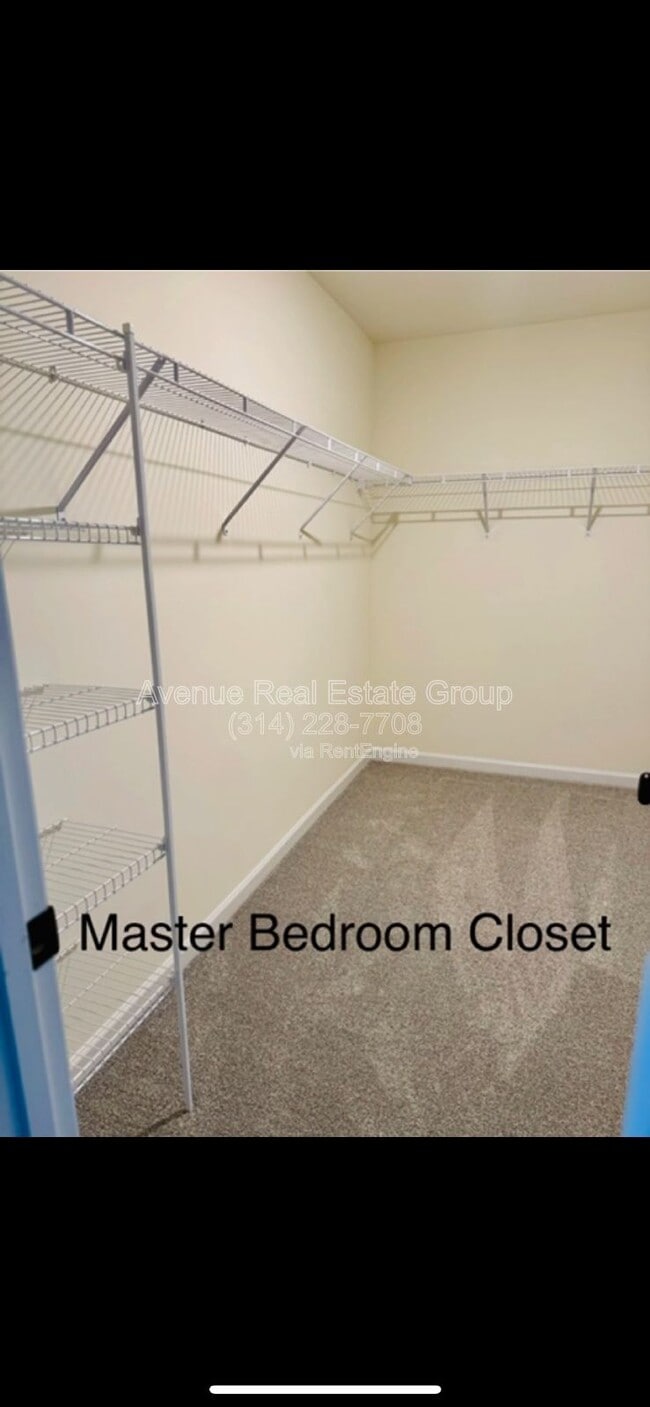 Building Photo - 928 Little Fieldstone Court