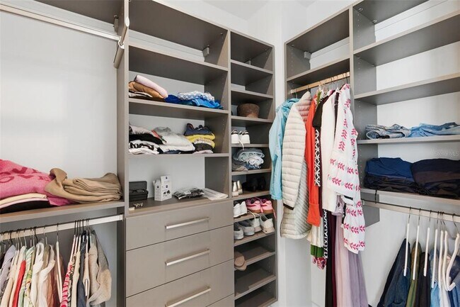 Building Photo - 400 Central Ave