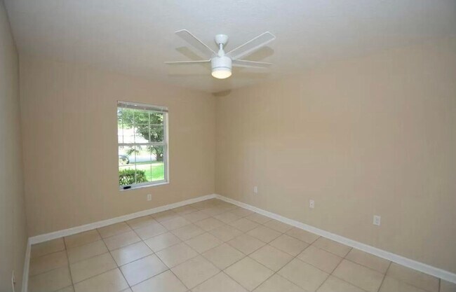 Building Photo - Pool Home on canal for rent !