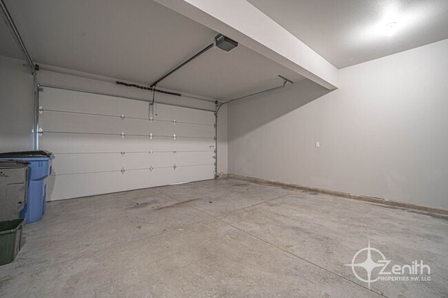 Building Photo - 16304 NE 21st St