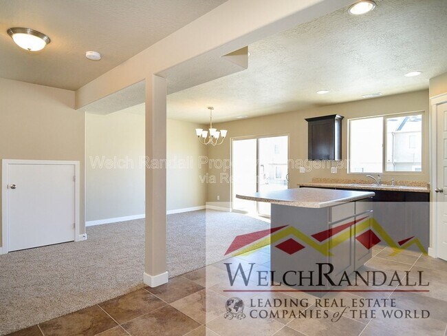 Building Photo - 2433 Wellington Dr