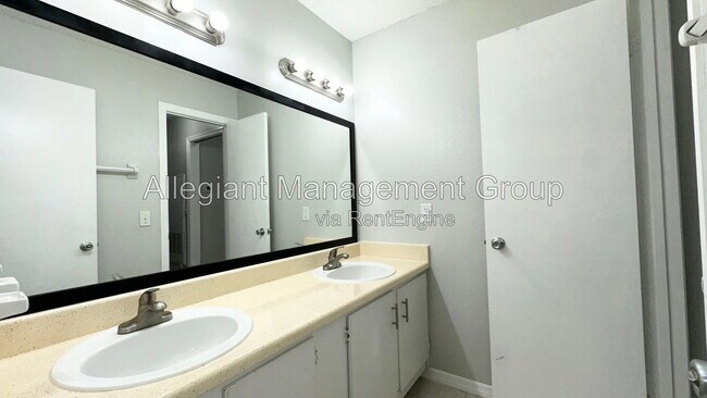 Building Photo - 655 Trinidad Ct