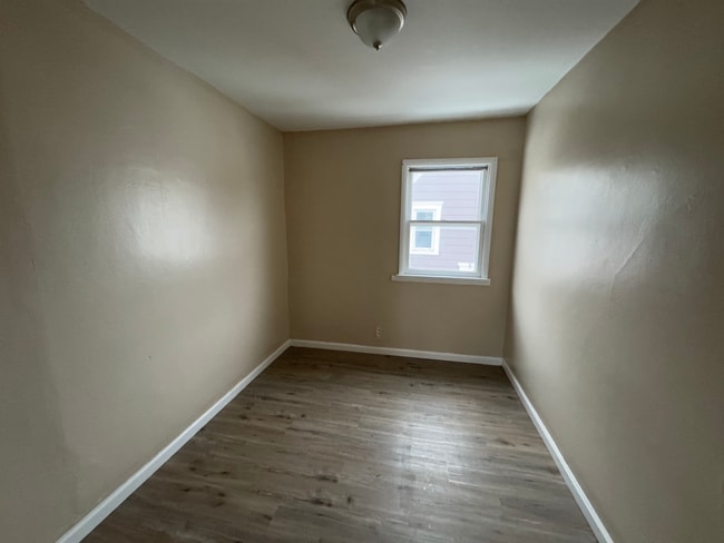 Building Photo - Liberty St 154/156