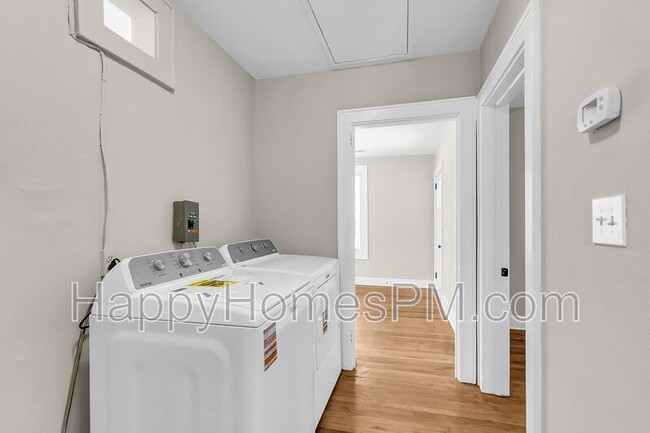 Building Photo - 2308 Aintree Ave