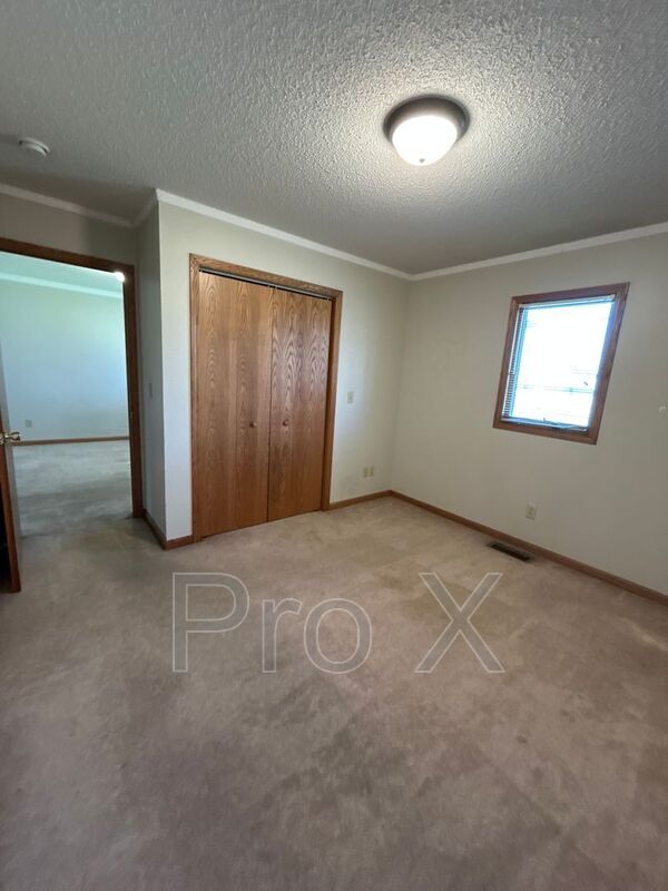 Building Photo - 406 E Adams St