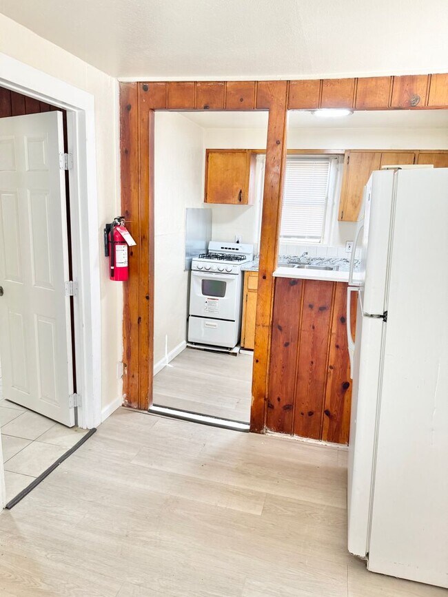 Building Photo - 1 Bedroom with Den Available Now