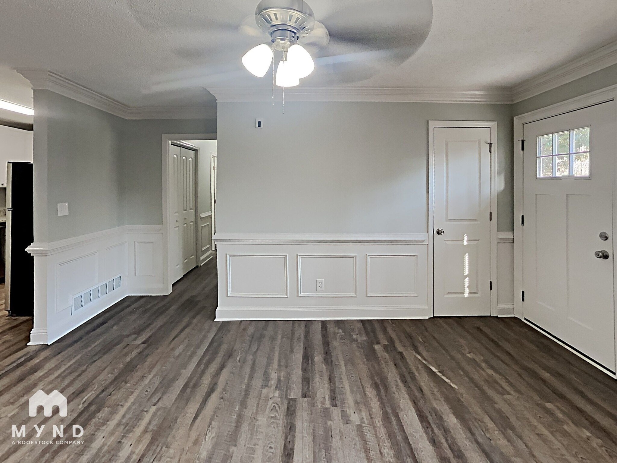 Building Photo - 585 Oak Way