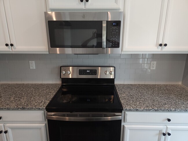 Building Photo - 2588 Grantham Place Dr