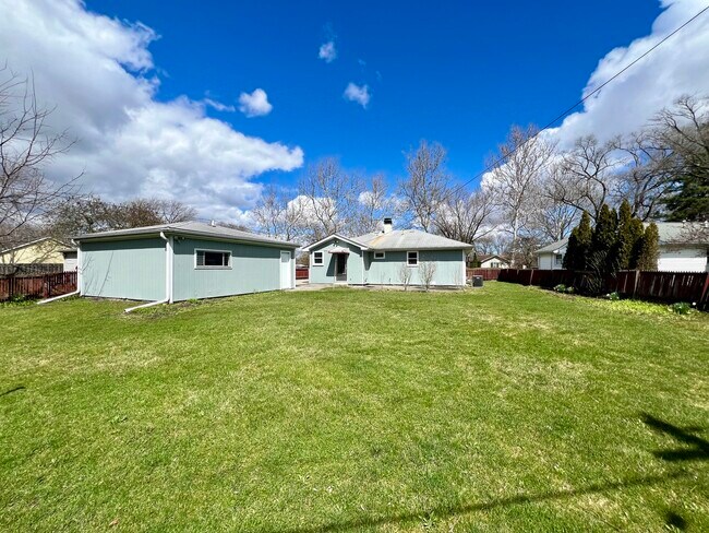 Building Photo - 2107 Quail Ln